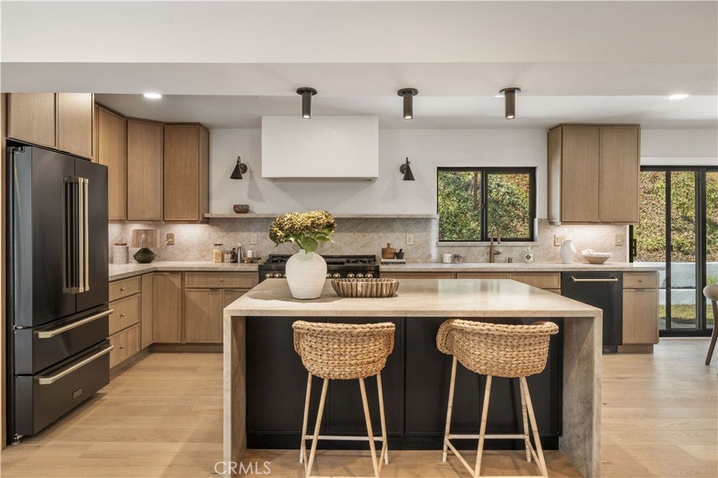Photo of 1643 San Ysidro Drive, Beverly Hills, CA 90210 (MLS # OC26188253)