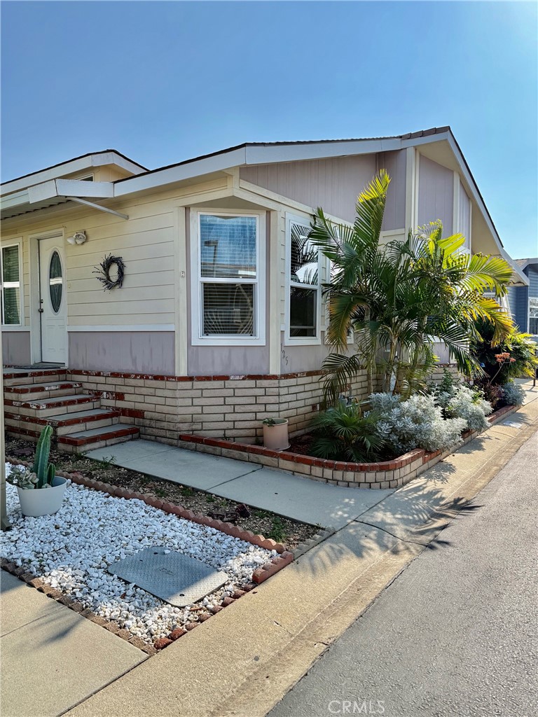 1245 W Cienega Ave 125