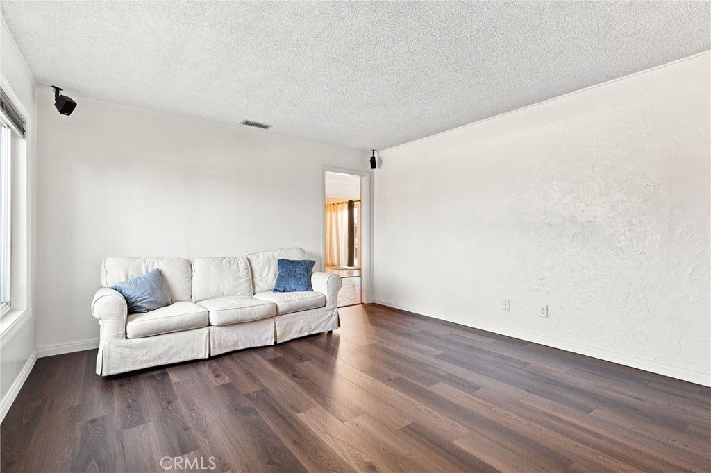 5354 N Fairvalley