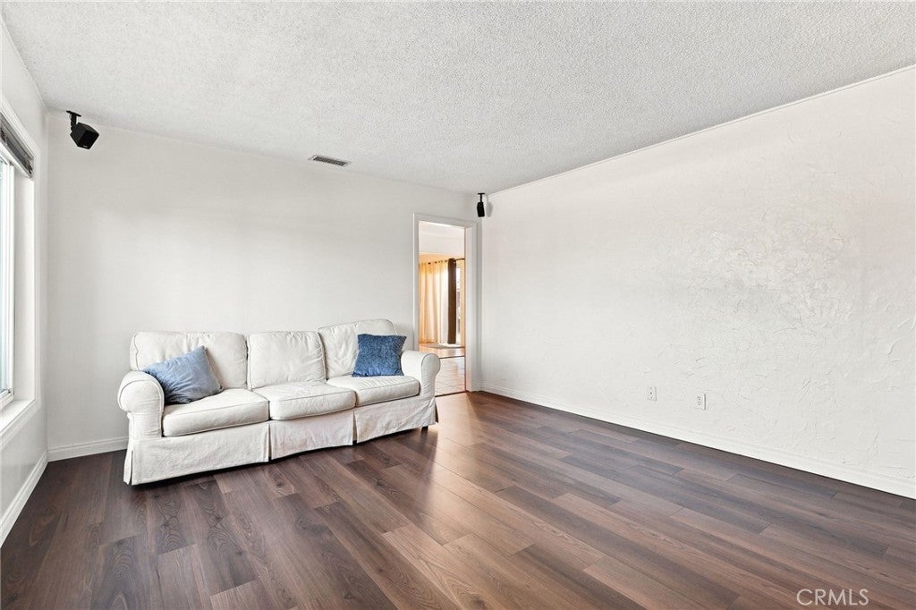 5354 N Fairvalley