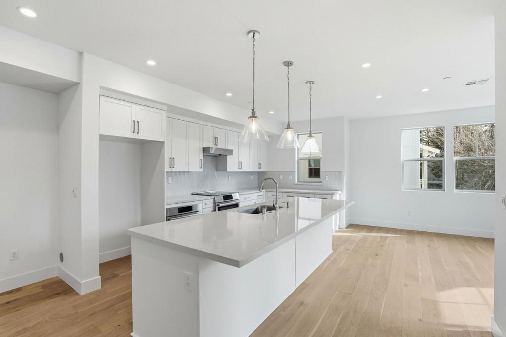 100 Oak Circle