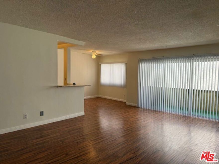 Beautiful and spacious 2 bed 2 bath apartment in the heart of all that playa del rey has to offer. Light and bright with private balcony 2 car parking and extra storage. Walking distance to amazing restaurants, shopping and stunning sunsets on the beach. Welcome Home.