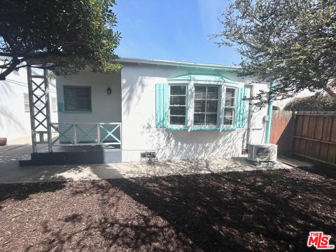 Photo of 940 Milwood Avenue, Los Angeles, CA 90291 (MLS # 26871821)