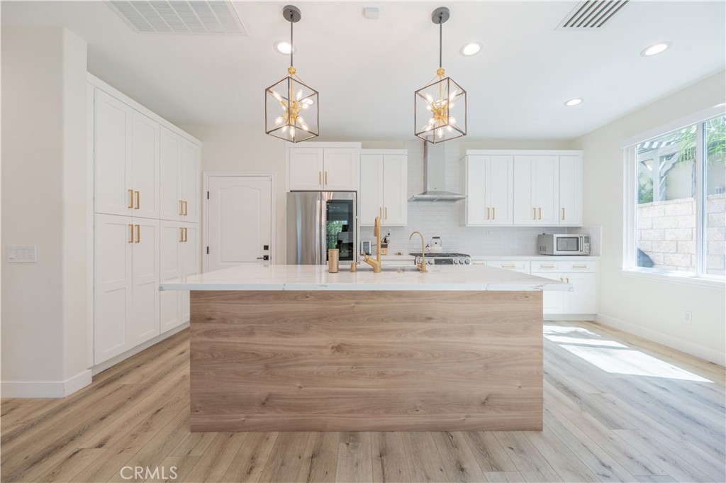 19945 Oakville Court