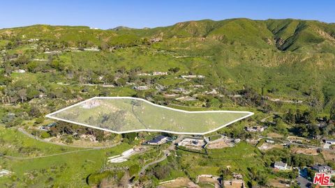 Photo of 20520 Pinnacle Way, Malibu, CA 90265 (MLS # 26645859)