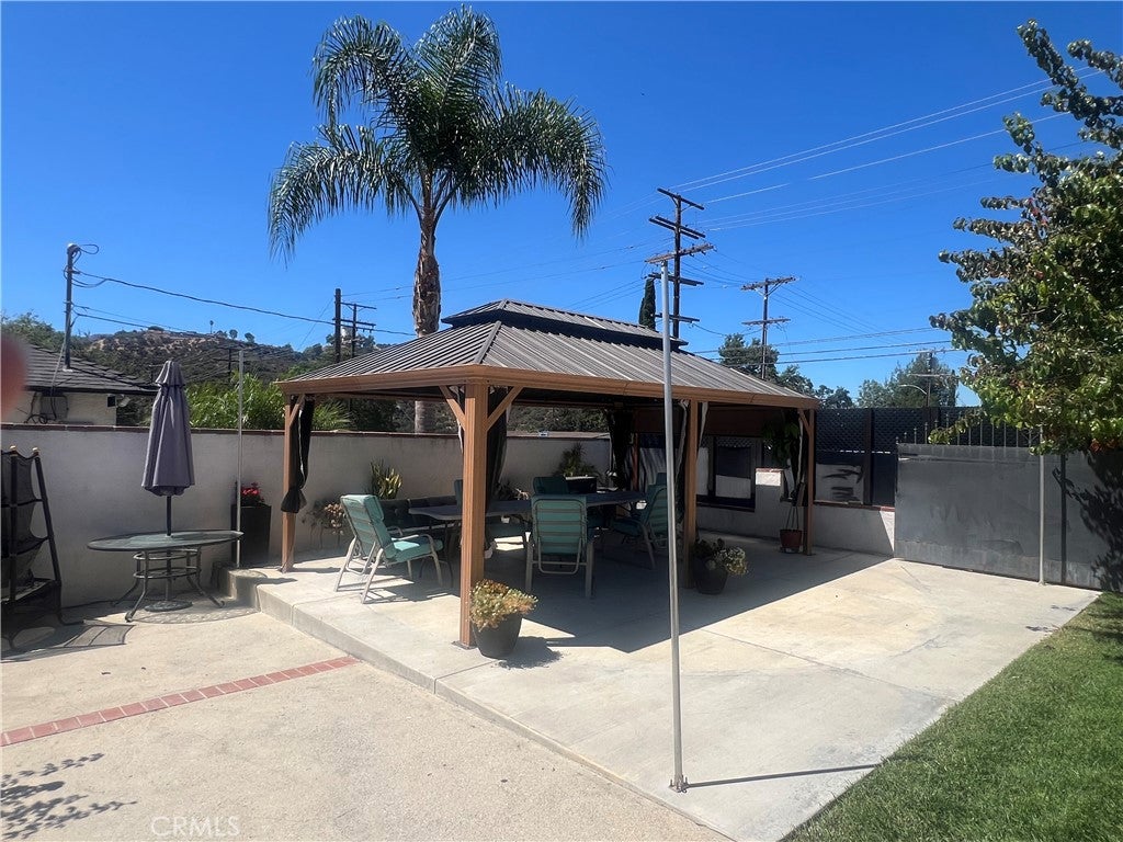 9940 Haines Canyon Avenue