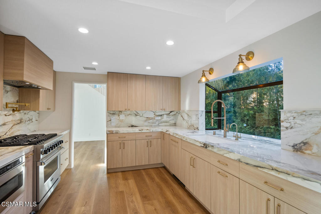 2116 Glastonbury Road