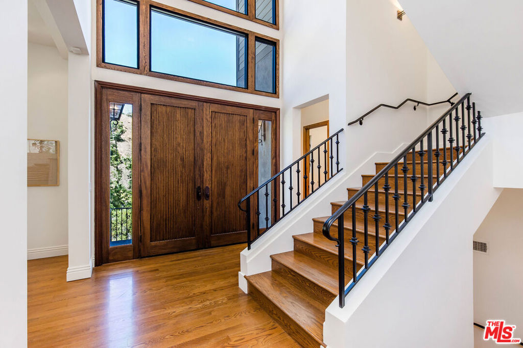 4099 Mandeville Canyon Rd