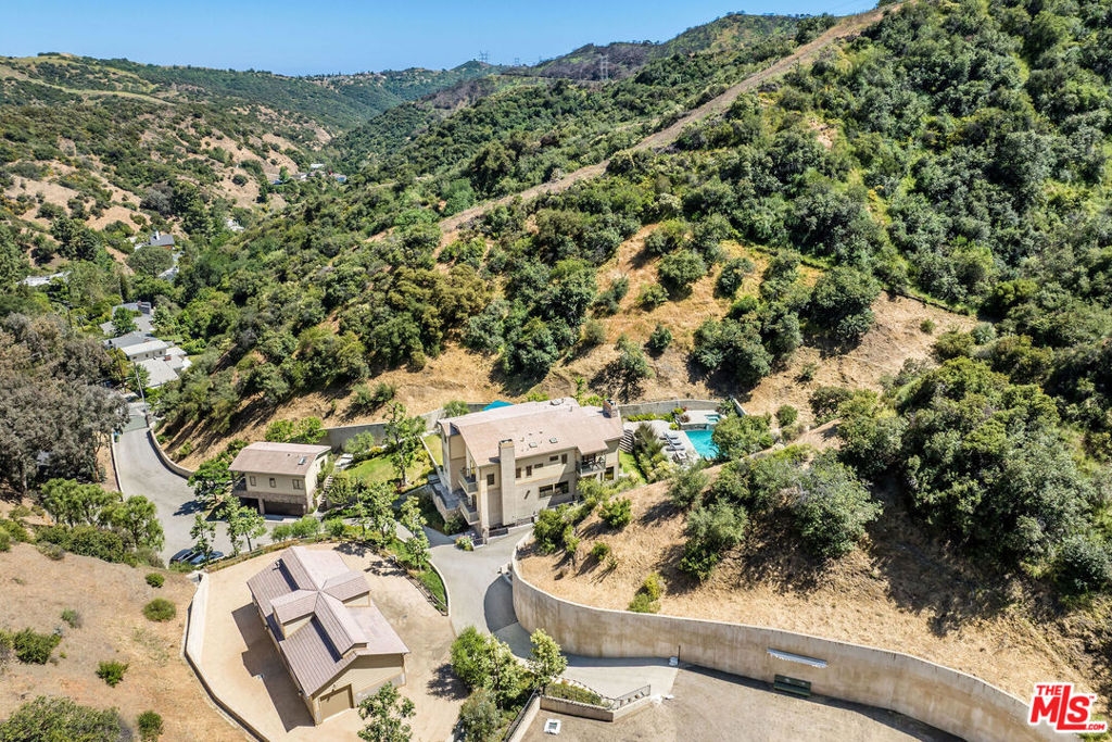 4099 Mandeville Canyon Rd