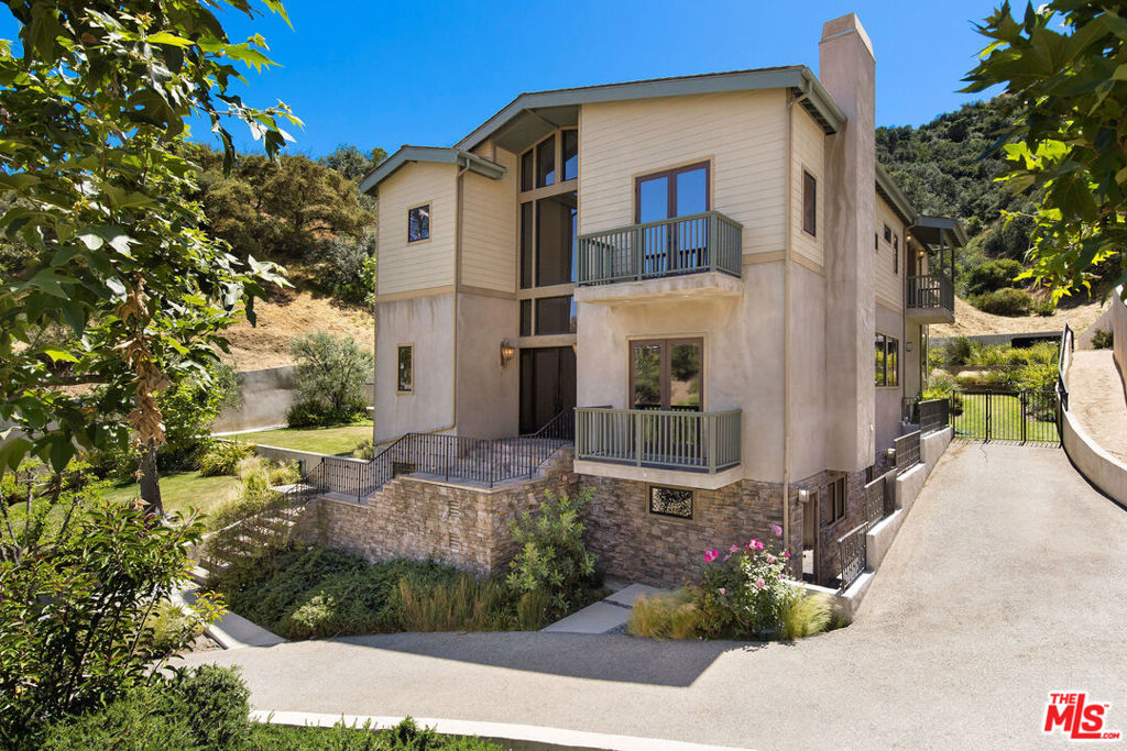 4099 Mandeville Canyon Rd