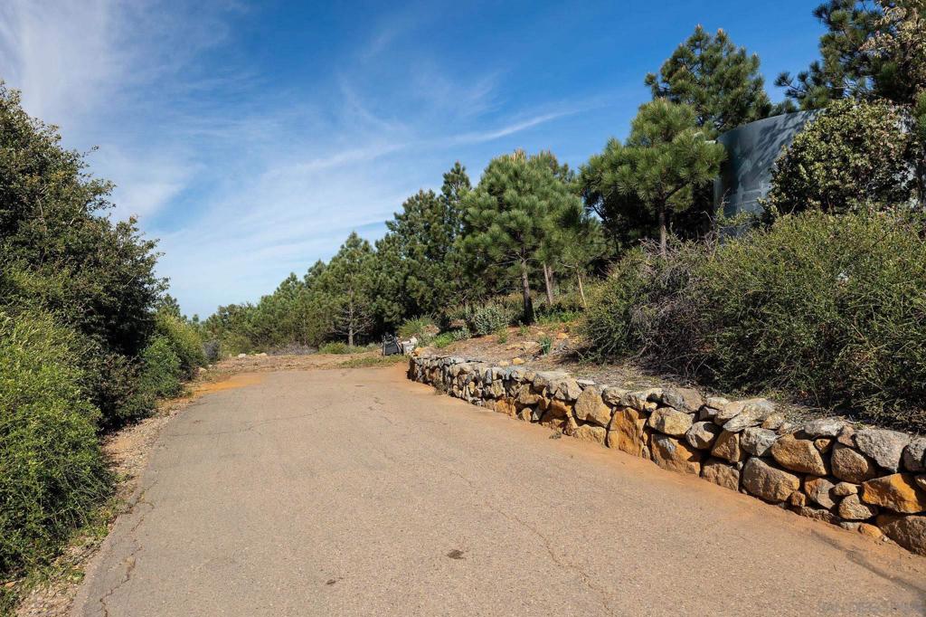 15962 North Peak Rd.