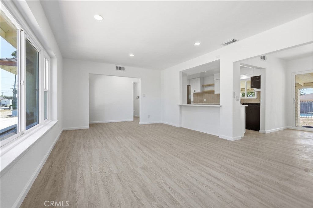 371 E Mariposa Drive