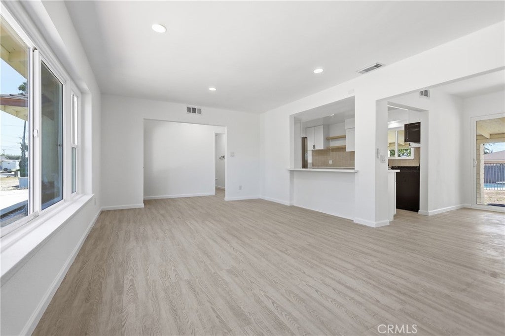 371 E Mariposa Drive