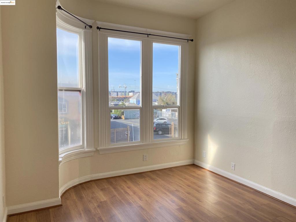 OAKLAND WEST - Residential Income