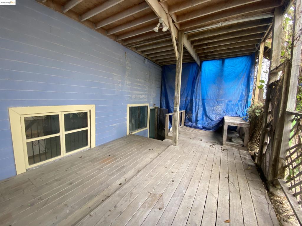 OAKLAND WEST - Residential Income