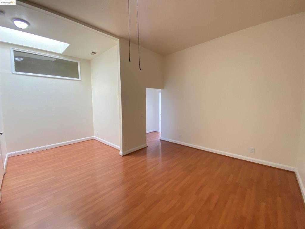 OAKLAND WEST - Residential Income