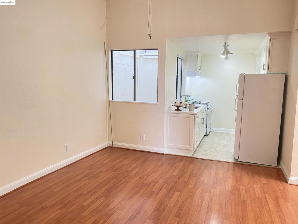 OAKLAND WEST - Residential Income