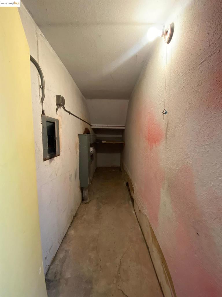 OAKLAND WEST - Residential Income