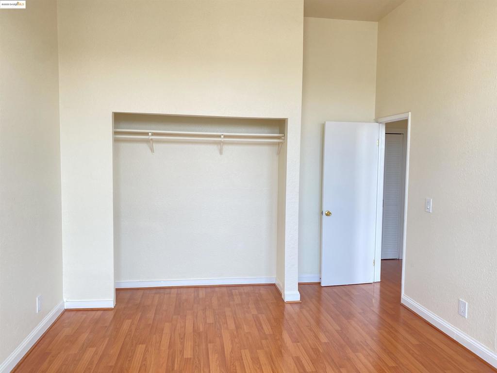 OAKLAND WEST - Residential Income