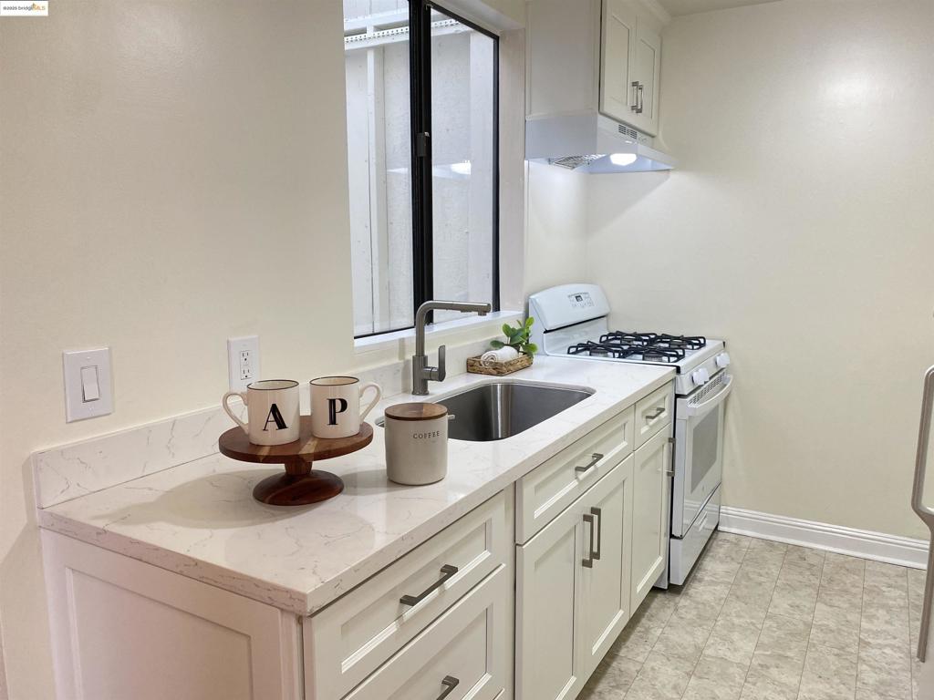 OAKLAND WEST - Residential Income