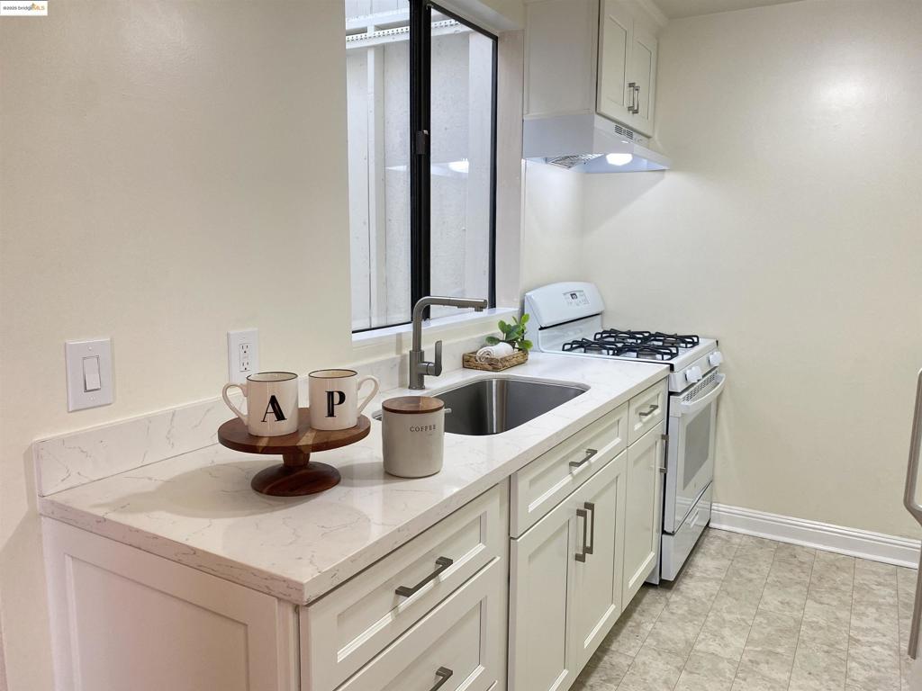 OAKLAND WEST - Residential Income