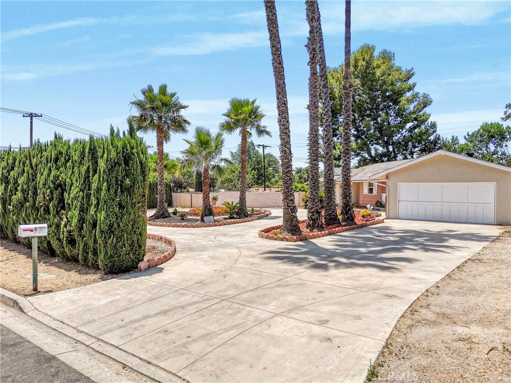 1633 Montgomery Road