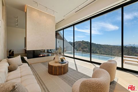 Photo of 3699 Alta Mesa Drive, Studio City, CA 91604 (MLS # 26657487)