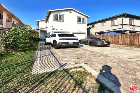 Photo of 4829 W 17th Street, Los Angeles, CA 90019 (MLS # 26673409)