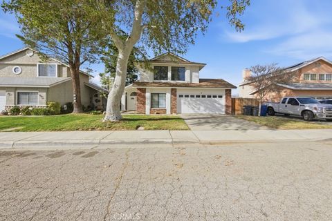Photo of 647 E Jenner Street St, Lancaster, CA 93535 (MLS # WS26056705)