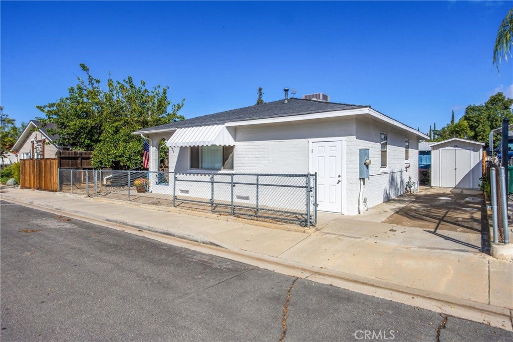 572 Avenue K