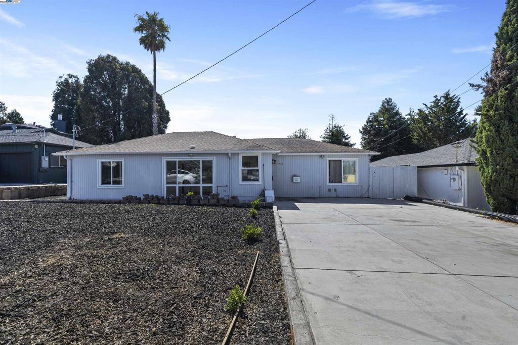 EL SOBRANTE MANOR - Residential
