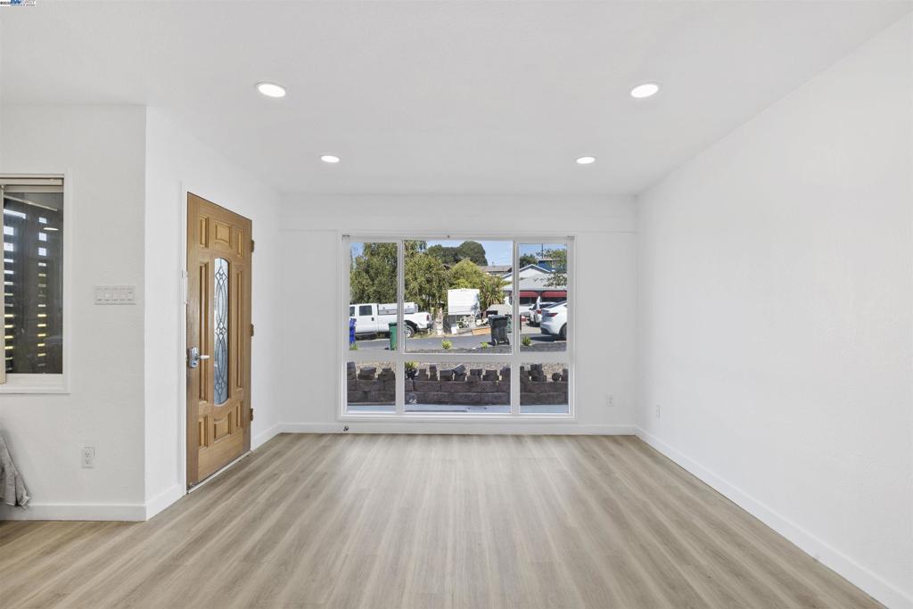 EL SOBRANTE MANOR - Residential