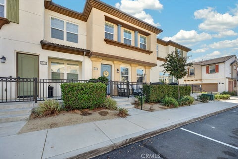 Photo of 40438 Calle Real Real, Murrieta, CA 92563 (MLS # DW26218263)