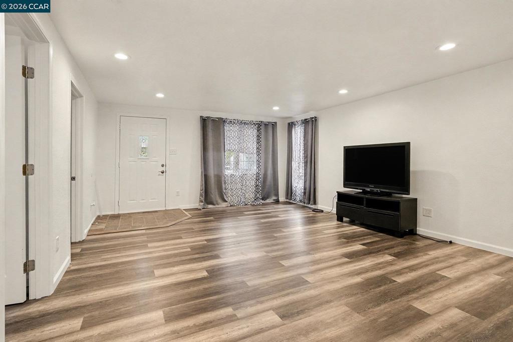 4041 Ellis Rd