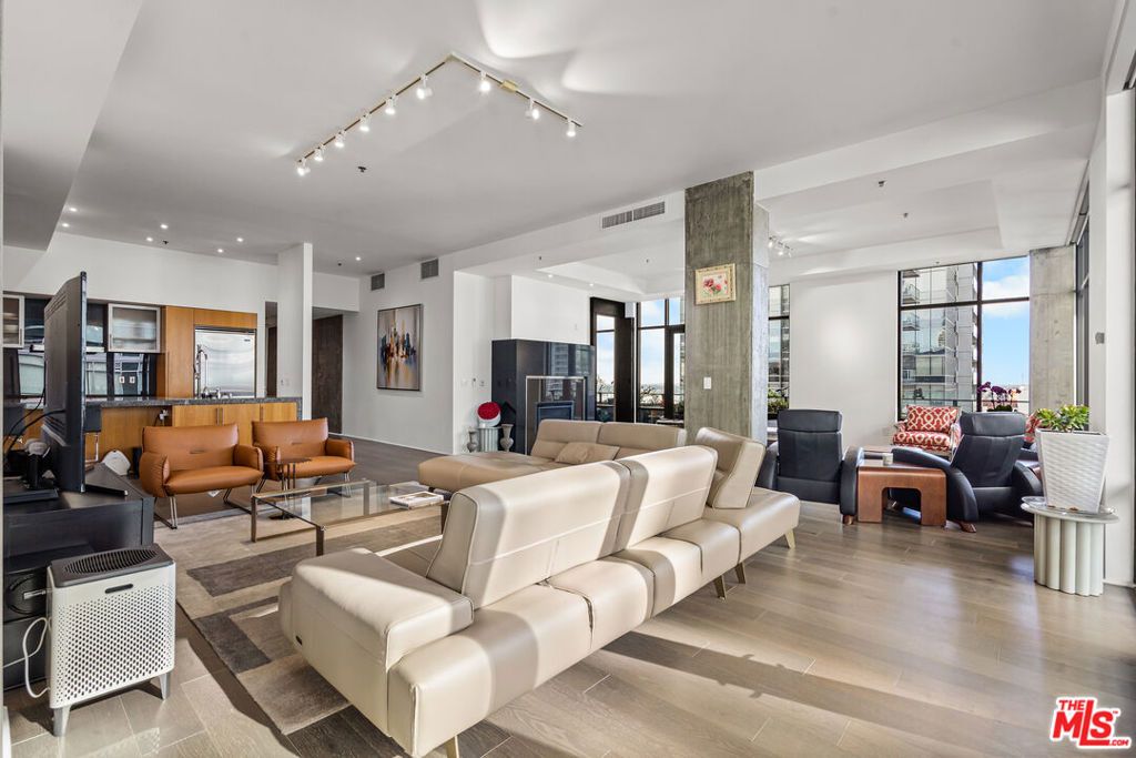 Photo of 1111 S Grand Avenue #PH1, Los Angeles, CA 90015 (MLS # 26650413)