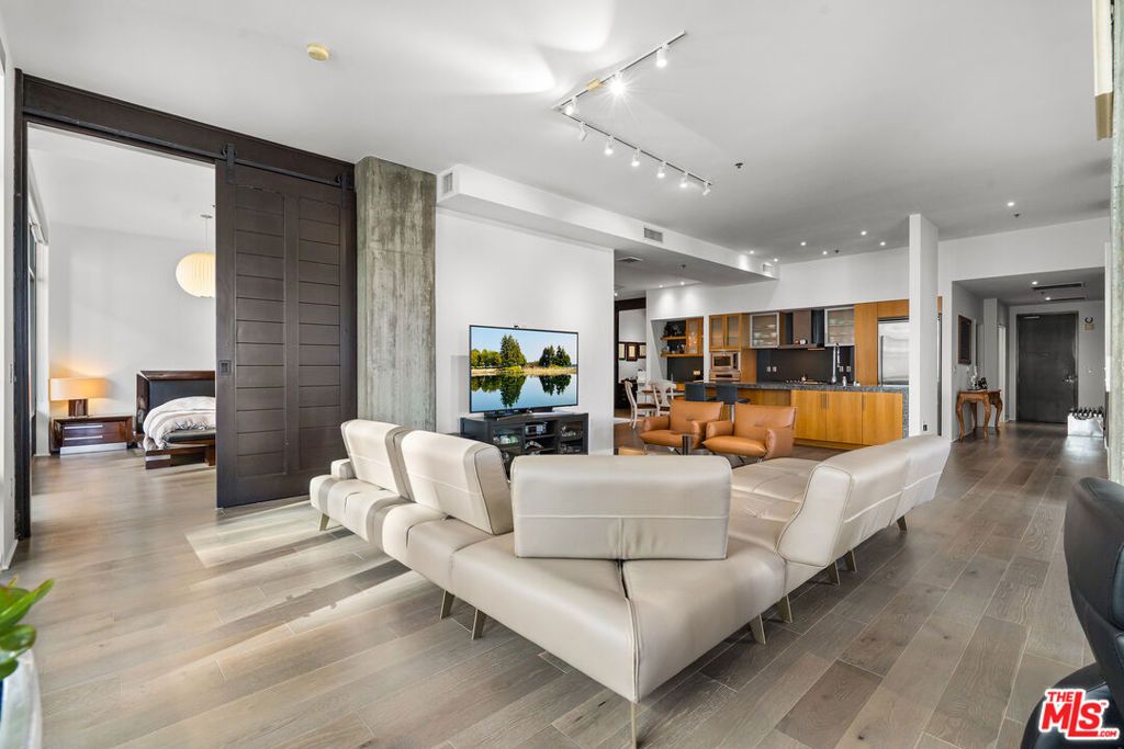 Photo of 1111 S Grand Avenue #PH1, Los Angeles, CA 90015 (MLS # 26650413)