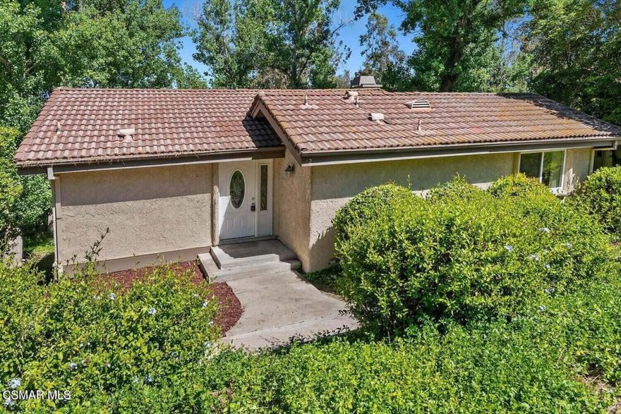 You'll enjoy the privacy and solitude offered by this entirely detached townhome within the Country Vista community of Oak Park. This home has been beautifully upgraded with gleaming hardwood flooring throughout the living areas, high-quality carpeting in the primary bedroom and woodlike flooring in the secondary bedrooms. The kitchen opens to the family room and boasts granite countertops, matching appliances and high-end cabinetry. The master suite is located on the main level with great views, ample closet space including a built-in safe, and a gorgeous attached bath with a walk-in tile shower, dual sinks with granite counters, and nice tile flooring. Downstairs you'll find both secondary bedrooms and a shared bath, also with granite counters and a tiled shower/tub. Off the family room is a half-bath, indoor laundry and dual sliding-glass doors leading to an oversized balcony that is just perfect for relaxing and taking in the stunning views of the mountains and surrounding treetops. This home also includes a detached 2-car garage and access to the community pool, spa, and tennis courts!
