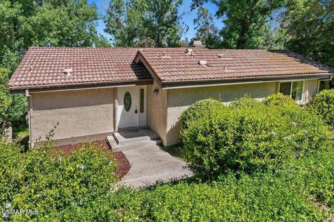 Photo of 12 Sparrowhawk Lane, Oak Park, CA 91377 (MLS # 225004510)