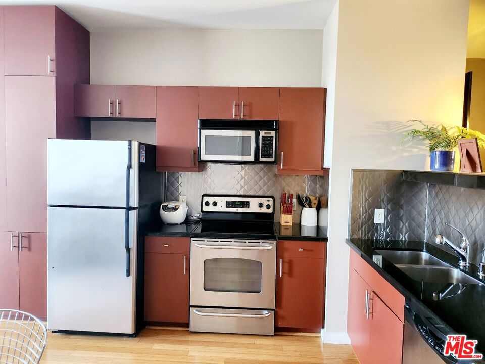 3810 Wilshire Boulevard 610