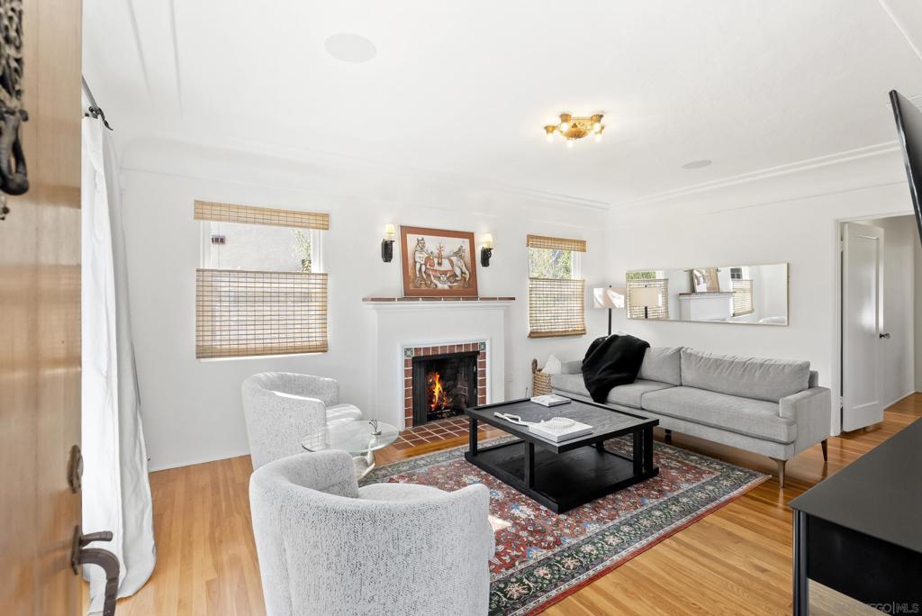 2982 Laurel