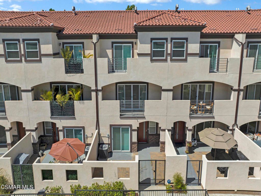 Photo of 910 Warwick Avenue, Thousand Oaks, CA 91360 (MLS # 225004733)