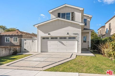 Photo of 10833 Tabor Street, Los Angeles, CA 90034 (MLS # 26654135)