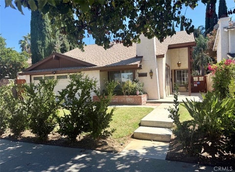 Photo of 19804 Arminta ST, Los Angeles, CA 91306 (MLS # SR26195321)