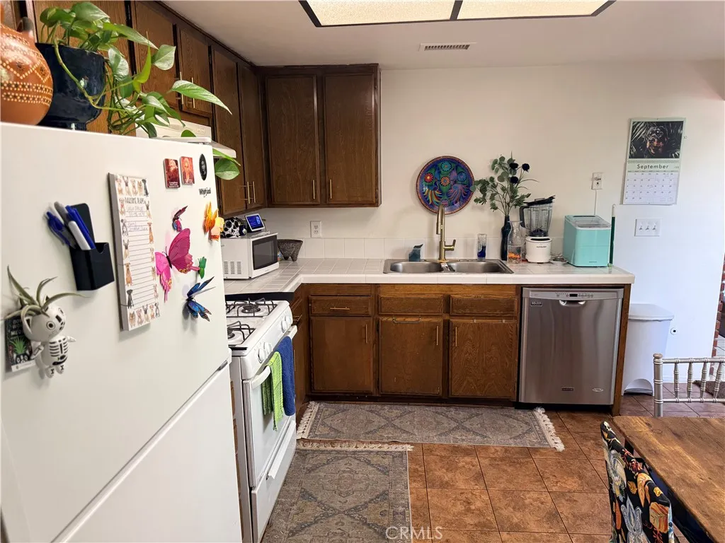 San Bernardino, California 92404, United States, 2 Bedrooms Bedrooms, ,2 BathroomsBathrooms,Residential,Active,214699