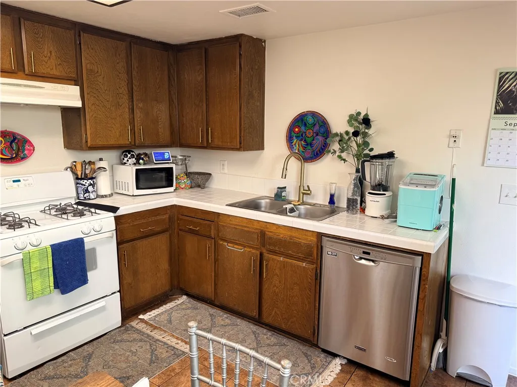 San Bernardino, California 92404, United States, 2 Bedrooms Bedrooms, ,2 BathroomsBathrooms,Residential,Active,214699