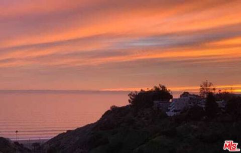 Photo of 515 Muskingum Avenue, Pacific Palisades, CA 90272 (MLS # 25618581)