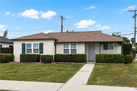 Photo of 7002 Aura AVE, Reseda, CA 91335 (MLS # SR26167157)