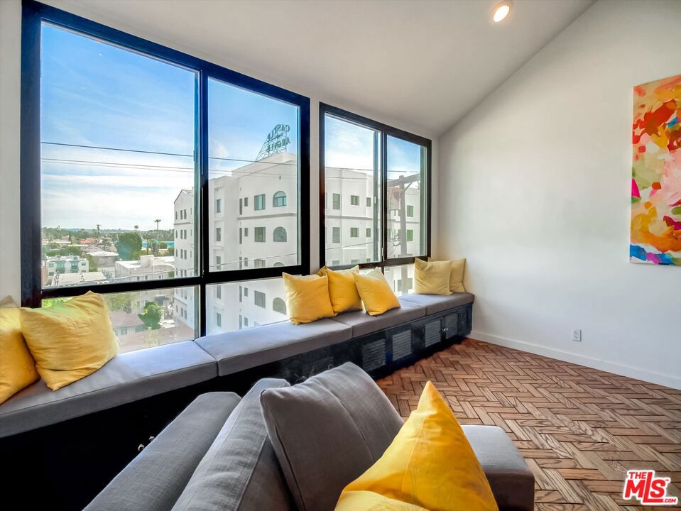 1900 Vine Street 306