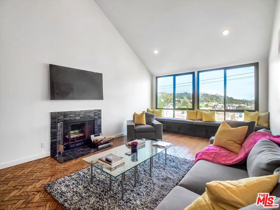 1900 Vine Street 306