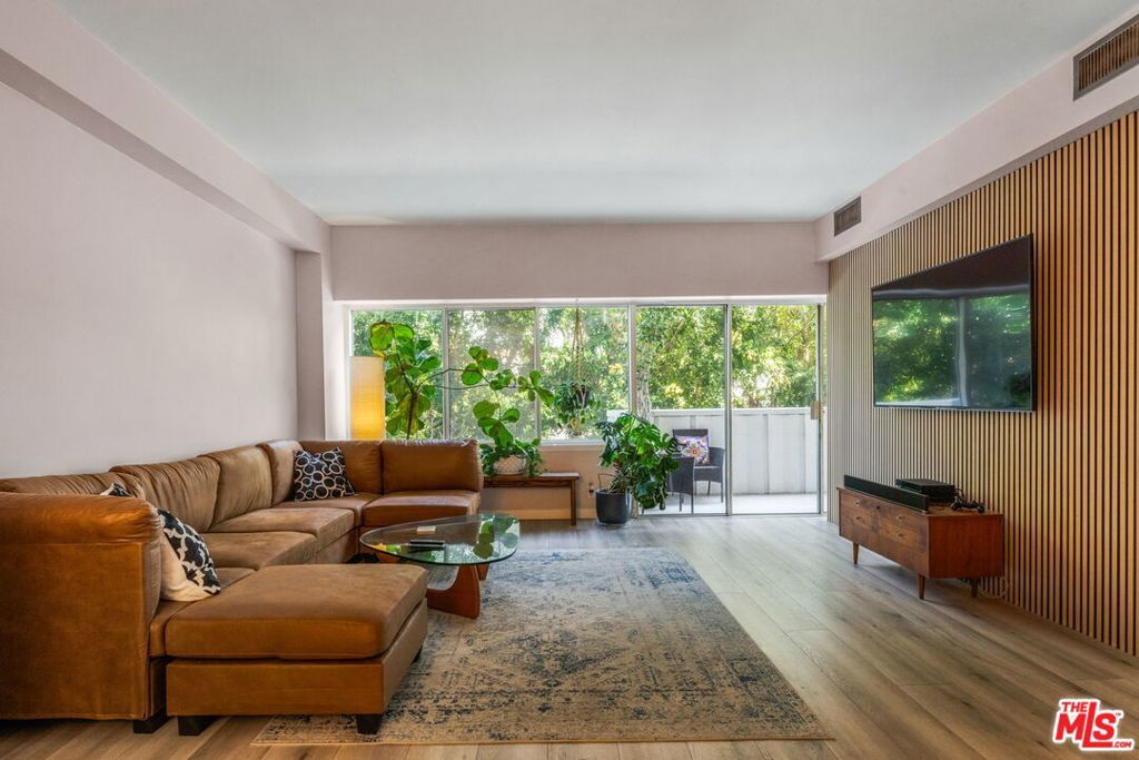 Photo of 7135 Hollywood Boulevard #204, Los Angeles, CA 90046 (MLS # 25588153)